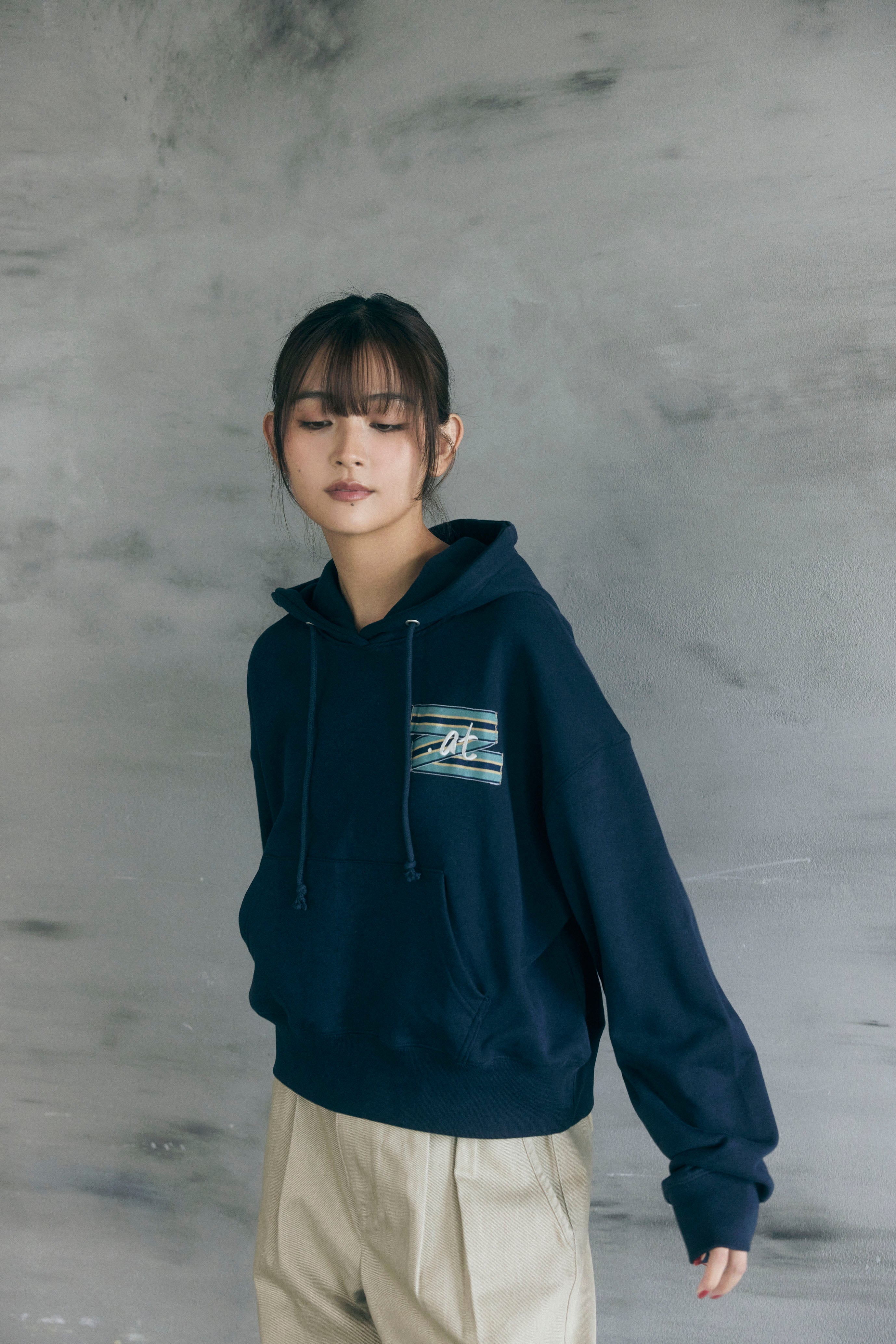 .at-Stripe Tape Logo Cropped Hoodie