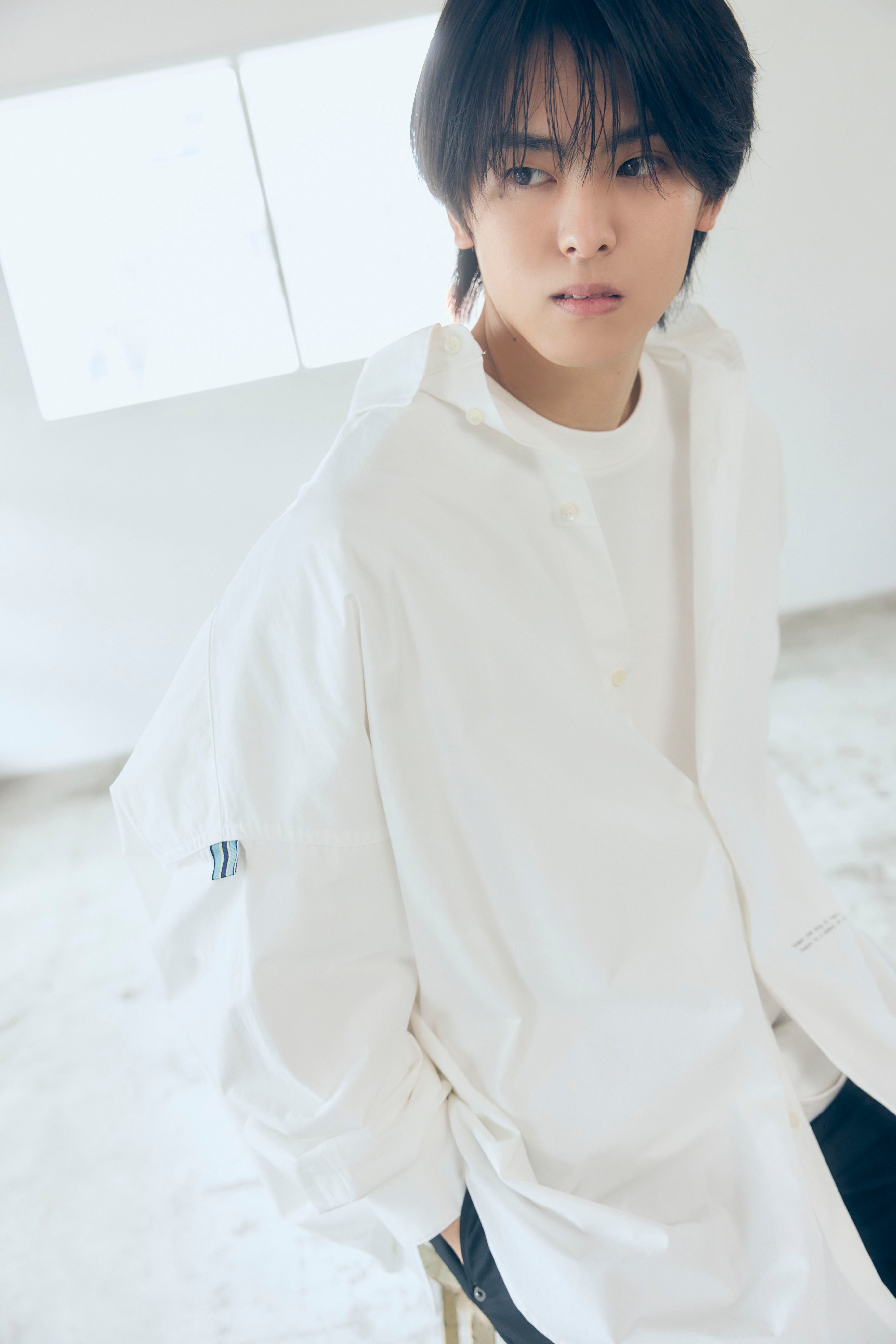 .at-Stripe Tape Oversize Message Print Shirt - White