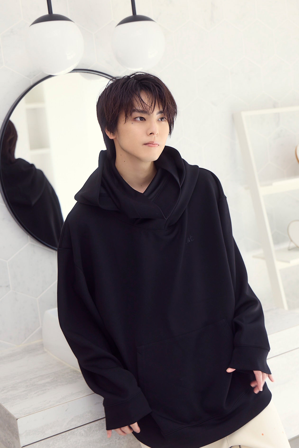 【数量限定】.at-big hood pullover - Black
