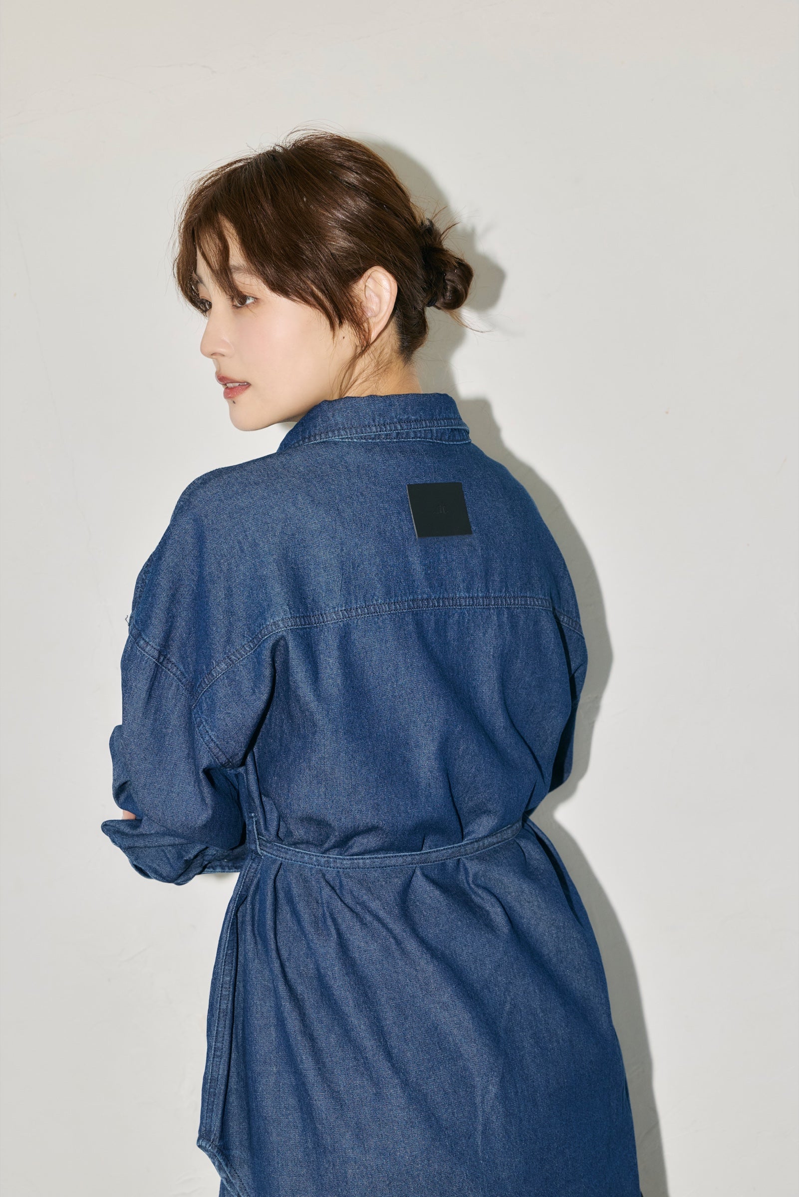 .at - Oversized Denim Shirt - Indigo 01